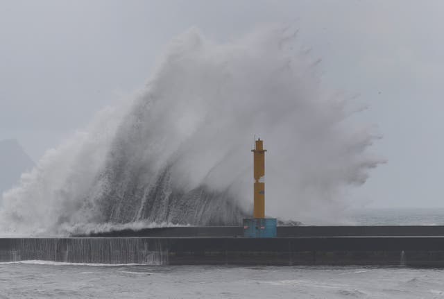 Crashing waves