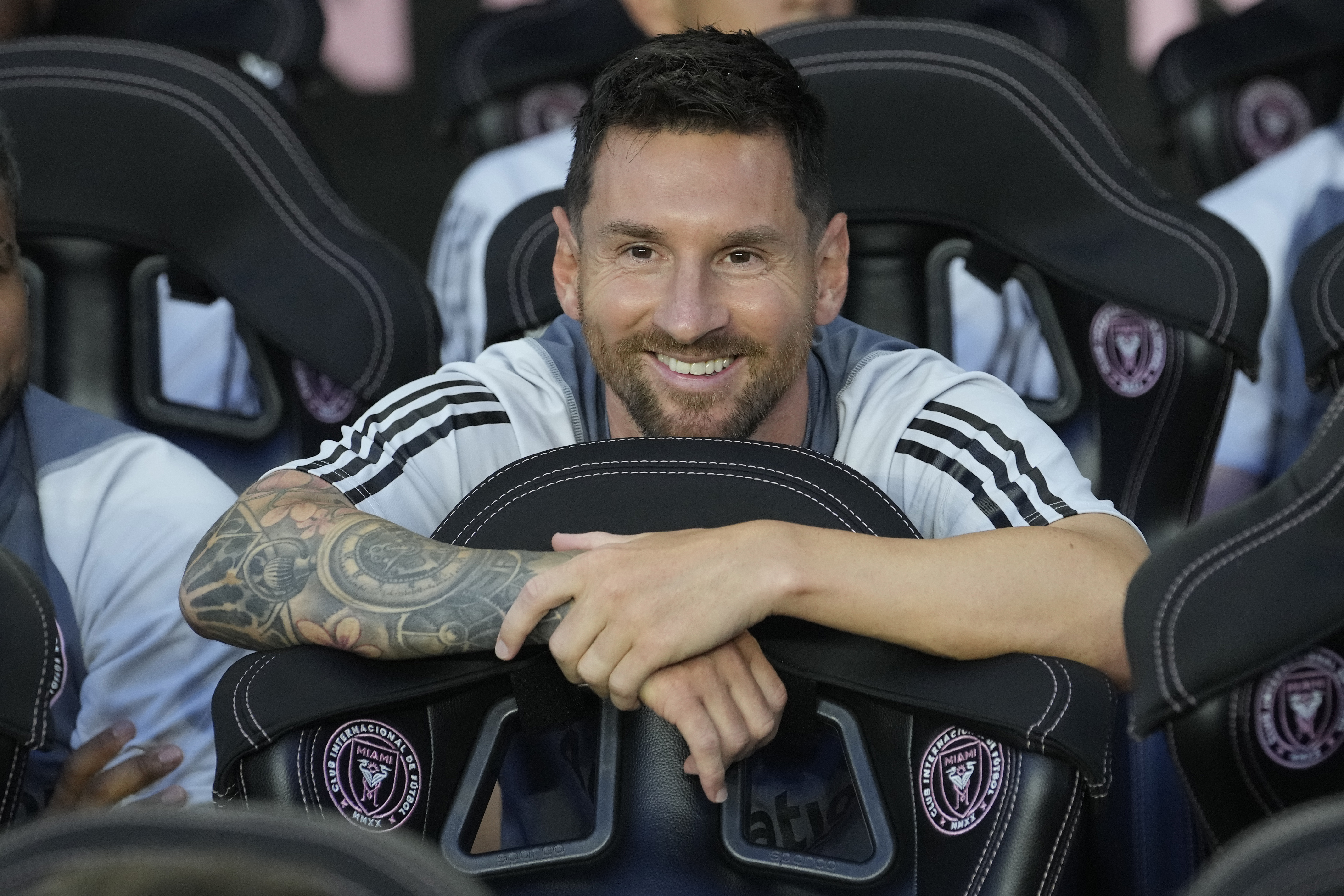 Lionel Messi grabs last-ditch debut winner for Inter Miami