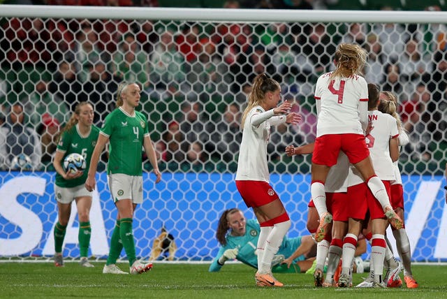 Canada celebrate Adriana Leon''s winning goal