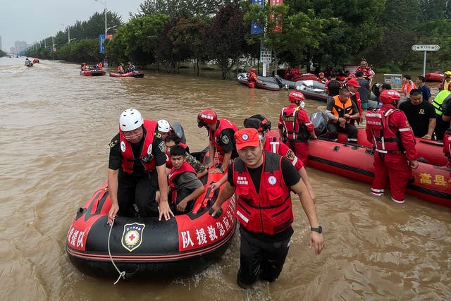 Residents evacuate on rubber dinghy boats 