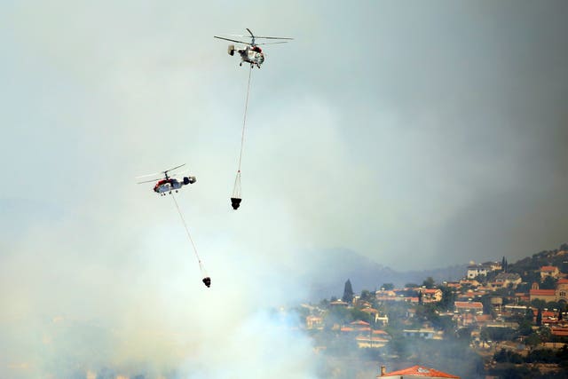 Helicopters near a fire