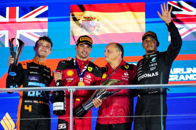 Singapoer Grand Prix Carlos Sainz stands with second-placed Lando Norris third-placed Lewis Hamilton (Vincent Thian/AP)