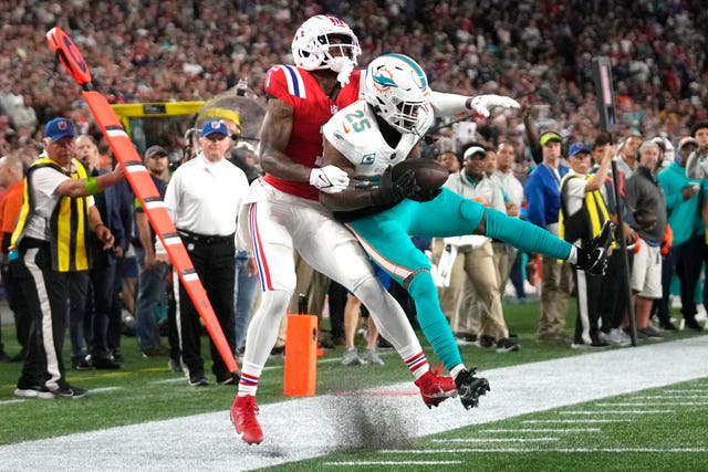 Raheem Mostert runs for touchdown double as Miami Dolphins hold on for win