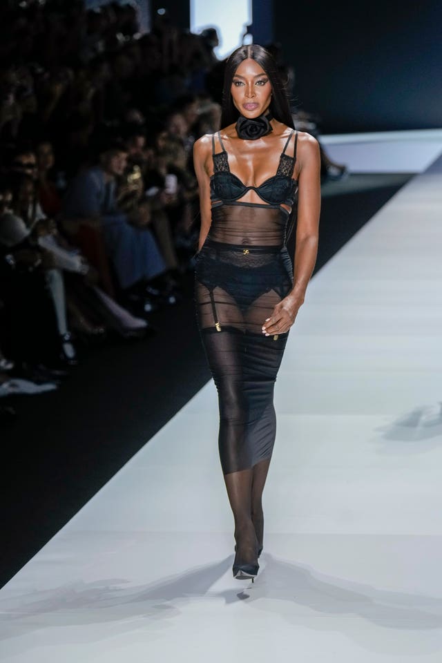Naomi Campbell wears black lingerie on Dolce and Gabbana catwalk - Homepage  - Roscommon Herald