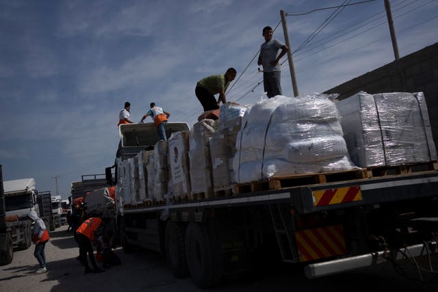  Trucks with humanitarian aid for the Gaza Strip enter from Egypt in Rafah