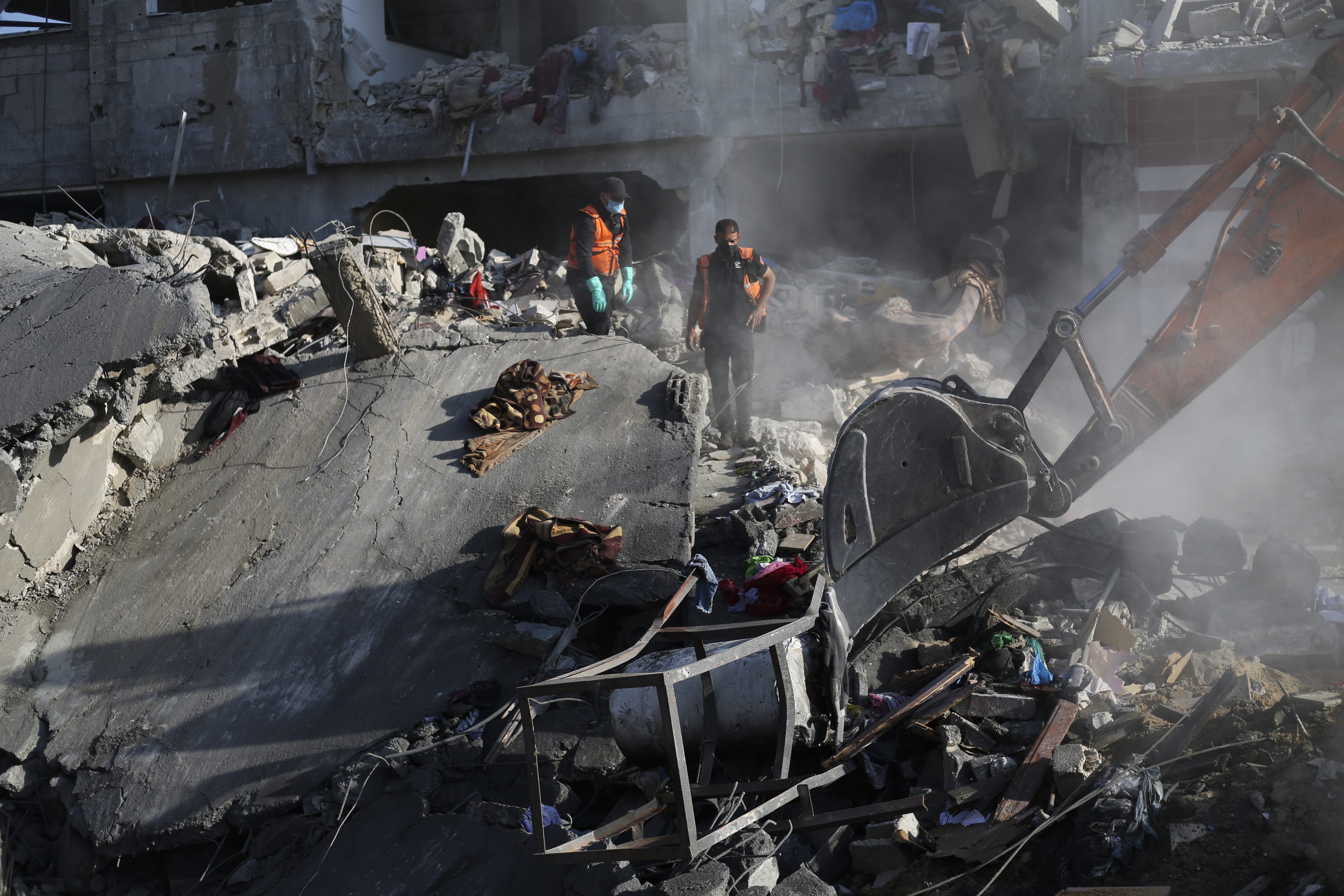 Dozens Of Palestinians Killed In Israeli Strikes On Southern Gaza ...