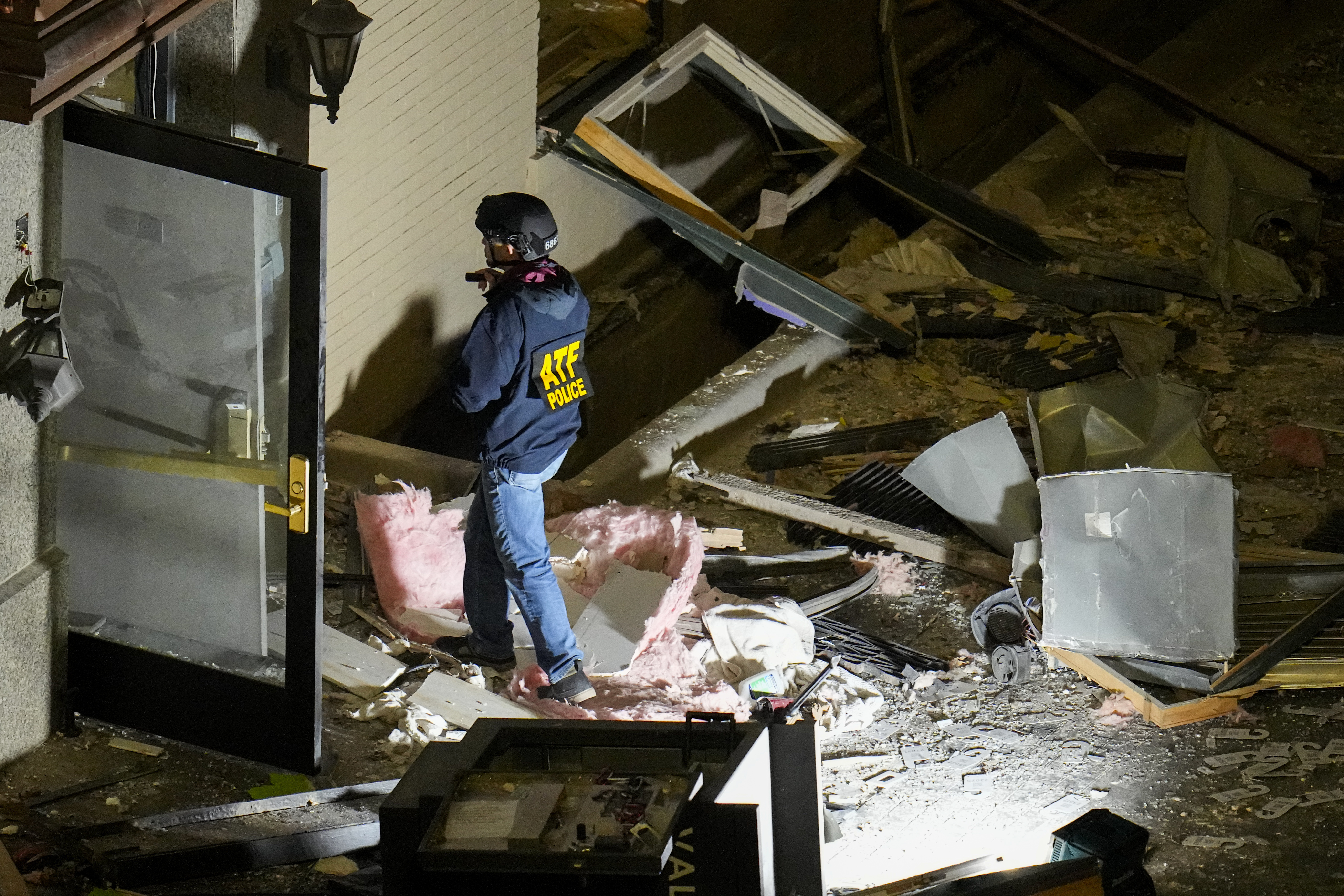 Explosion At Historic Texas Hotel Injures 21 And Scatters Debris In   4863a99693dd494381da443ba7797a8e 