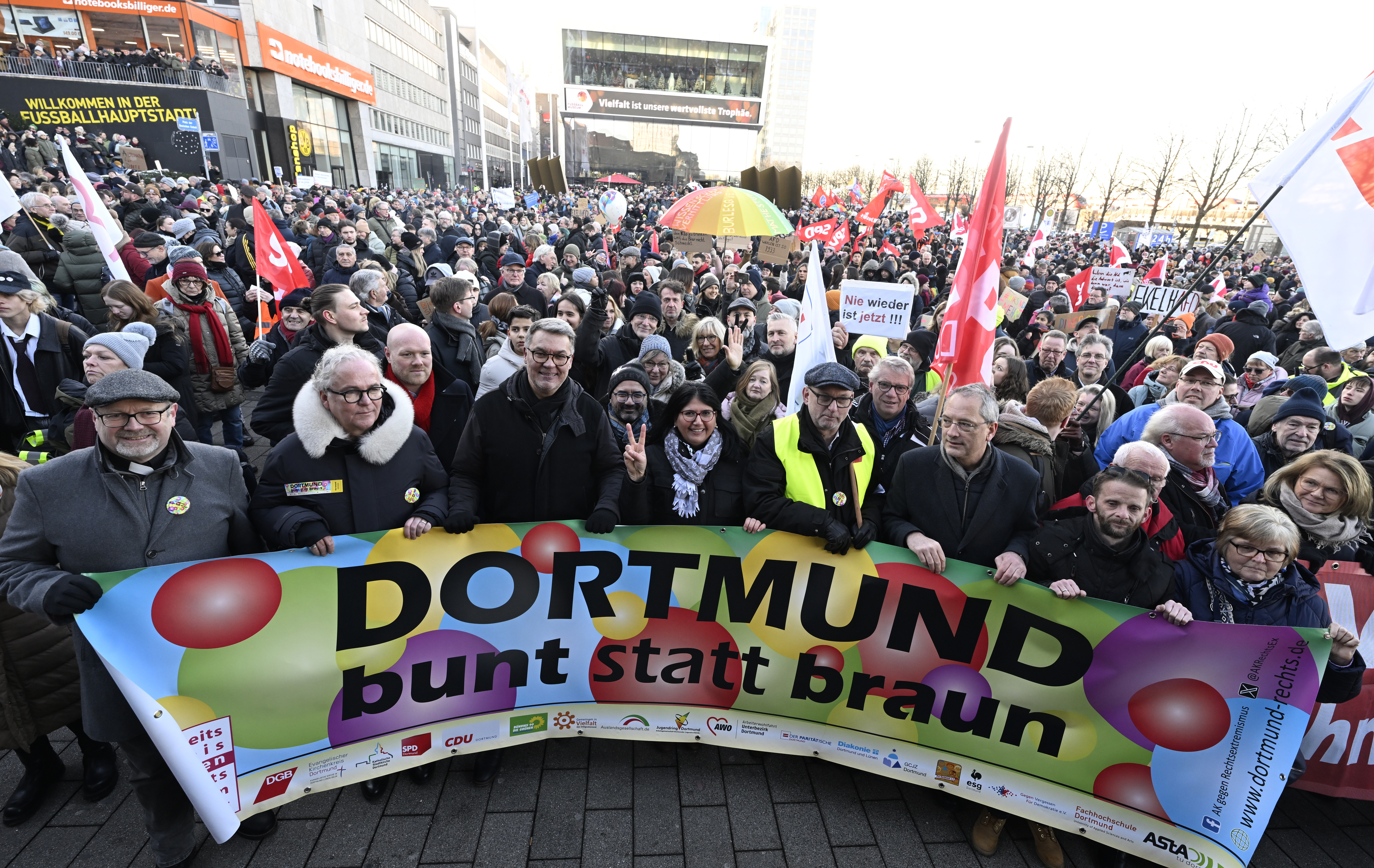 Tens Of Thousands Protest Against Far Right In Cities Across Germany | Echo