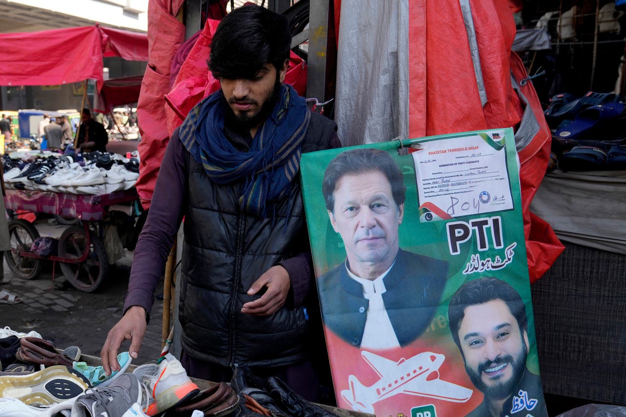 Independents Backed By Imran Khans Party Take Lead In Pakistan