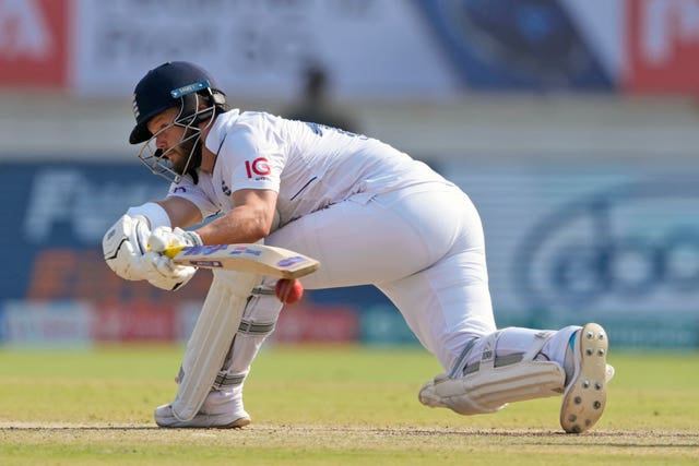 Ben Duckett made an impressive 153 but England are struggling against India