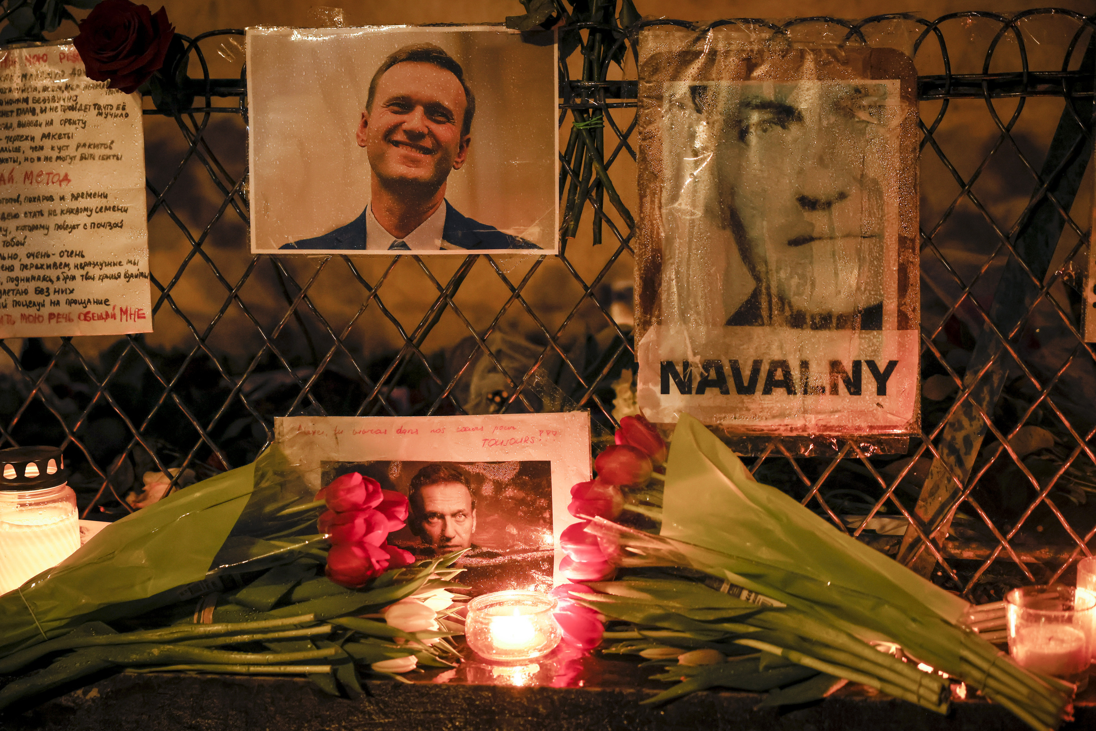 Navalny’s Mother Brings Flowers To His Grave A Day After Moscow Funeral ...