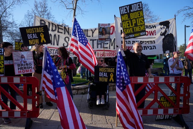 Israelis rally outside the US consulate in Jerusalem 