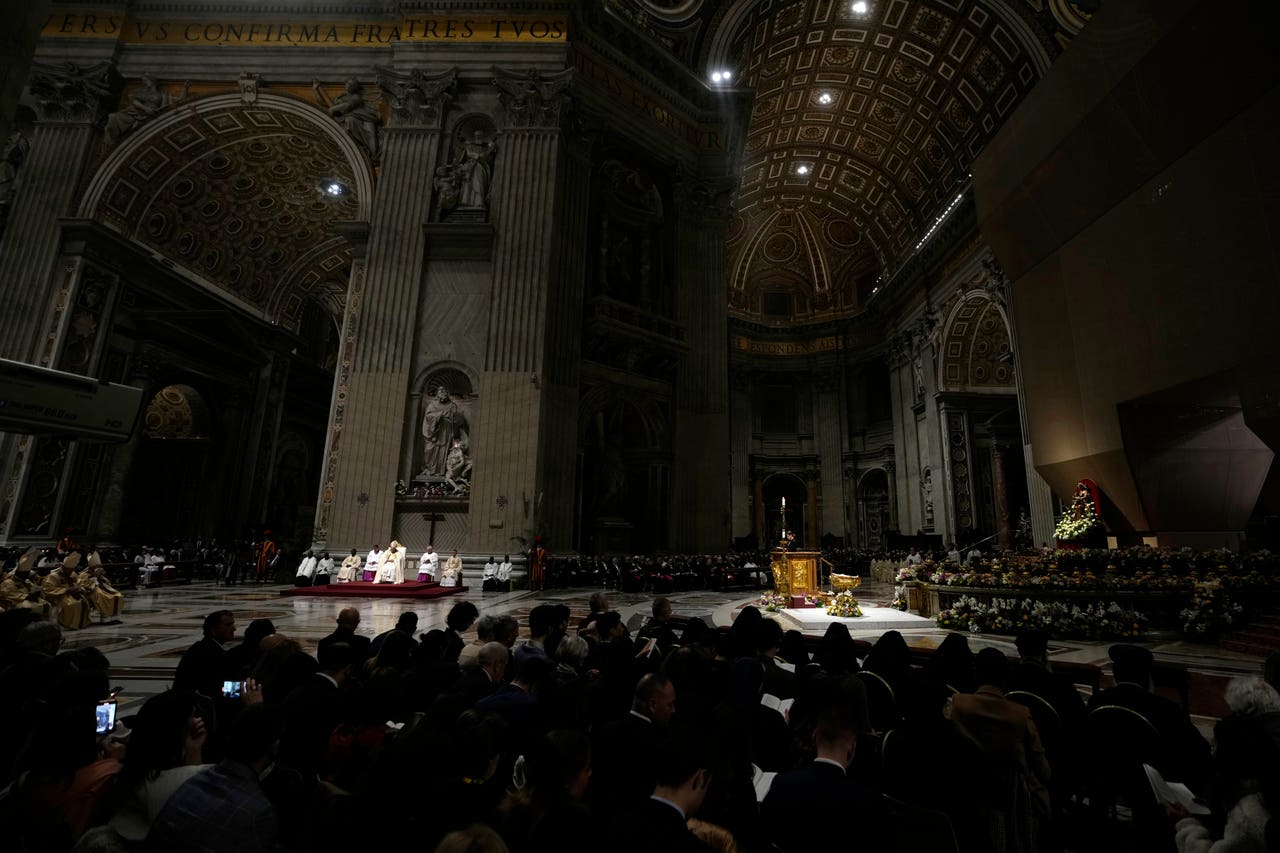 Pope presides over Saturday Easter Vigil after missing Good Friday