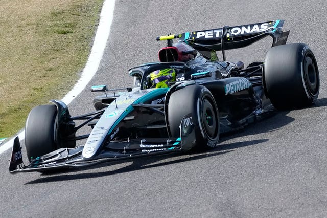Lewis Hamilton endured a tough afternoon at the Japanese Grand Prix