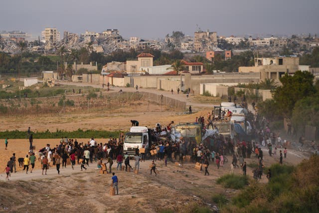 Palestinians storm trucks loaded with humanitarian aid 