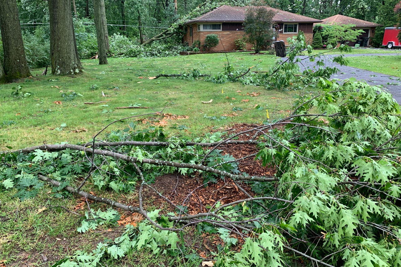 Toddler killed and mother injured during tornado in Detroit suburb ...