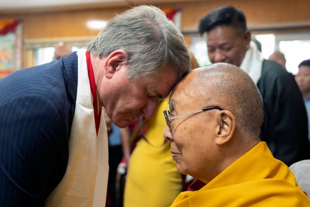 The Dalai Lama meets a US representative
