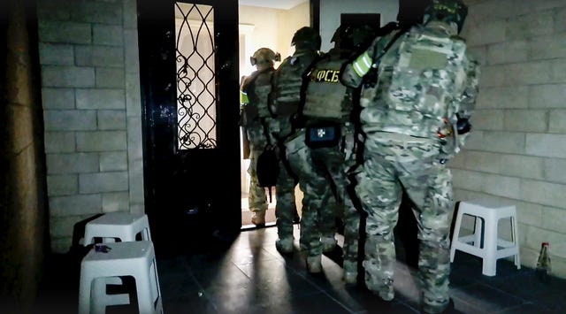FSB officers entering a building during a counter-terrorist operation