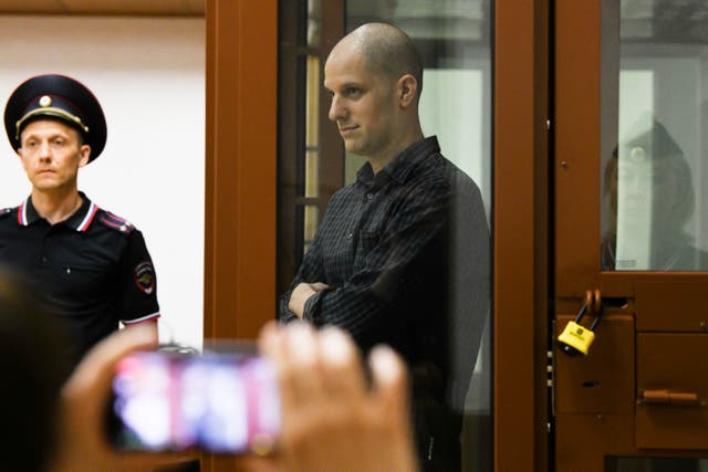 Wall Street Journal reporter Evan Gershkovich in court flanked by a guard