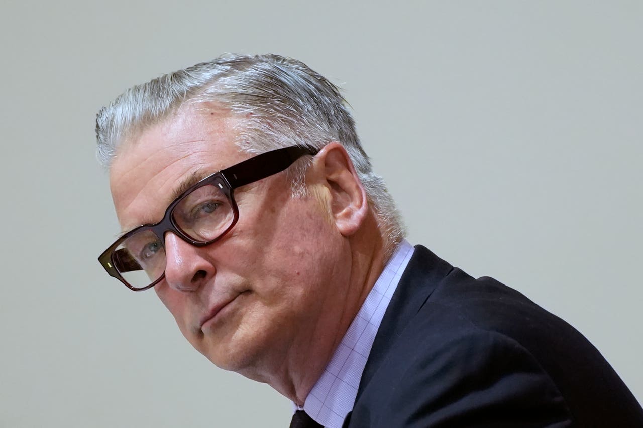 Alec Baldwin urges judge to stand by Rust involuntary manslaughter
