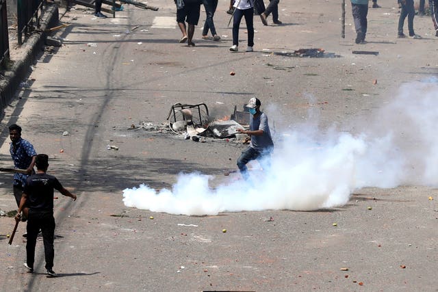 Students clash with riot police