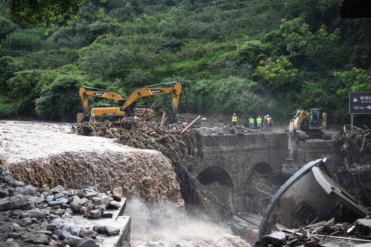 Search for missing after flooding and bridge collapse in China kill at