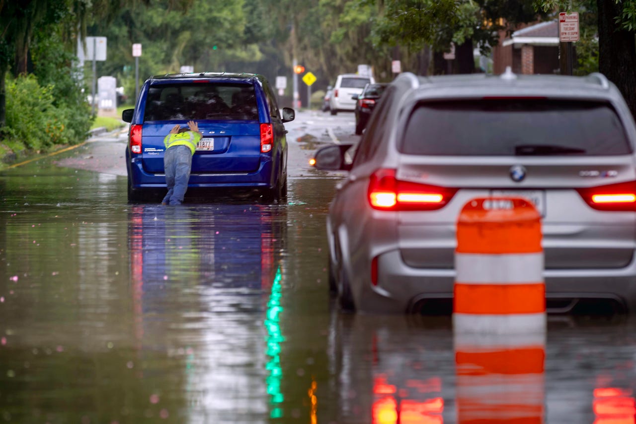 Flash flooding in southern US cities as Tropical Storm Debby moves in | LBC