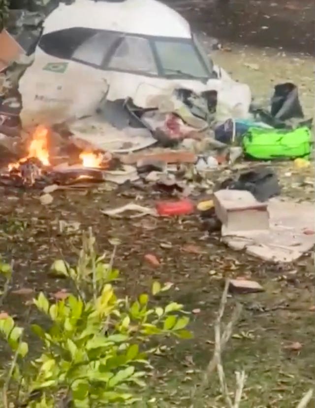 Wreckage from a plane that crashed close to a home in Vinhedo