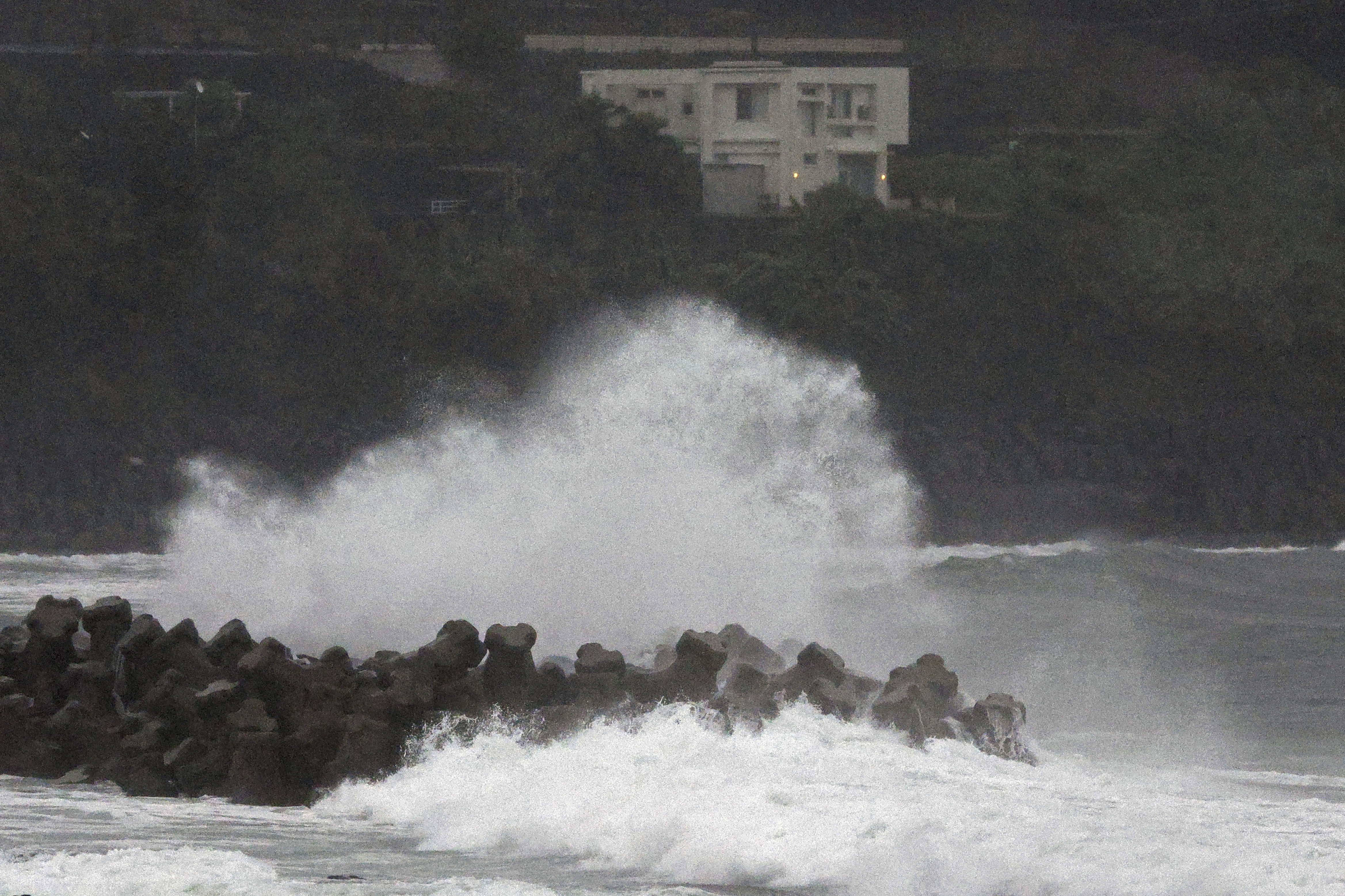 Japan Prepares For Powerful Typhoon Shanshan | Clacton And Frinton Gazette