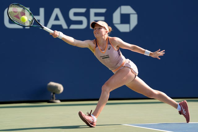 Harriet Dart stretches to hit a forehand