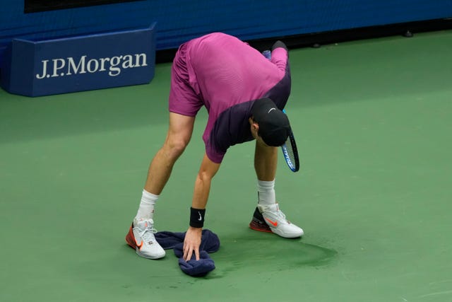 Draper wipes the court with a towel