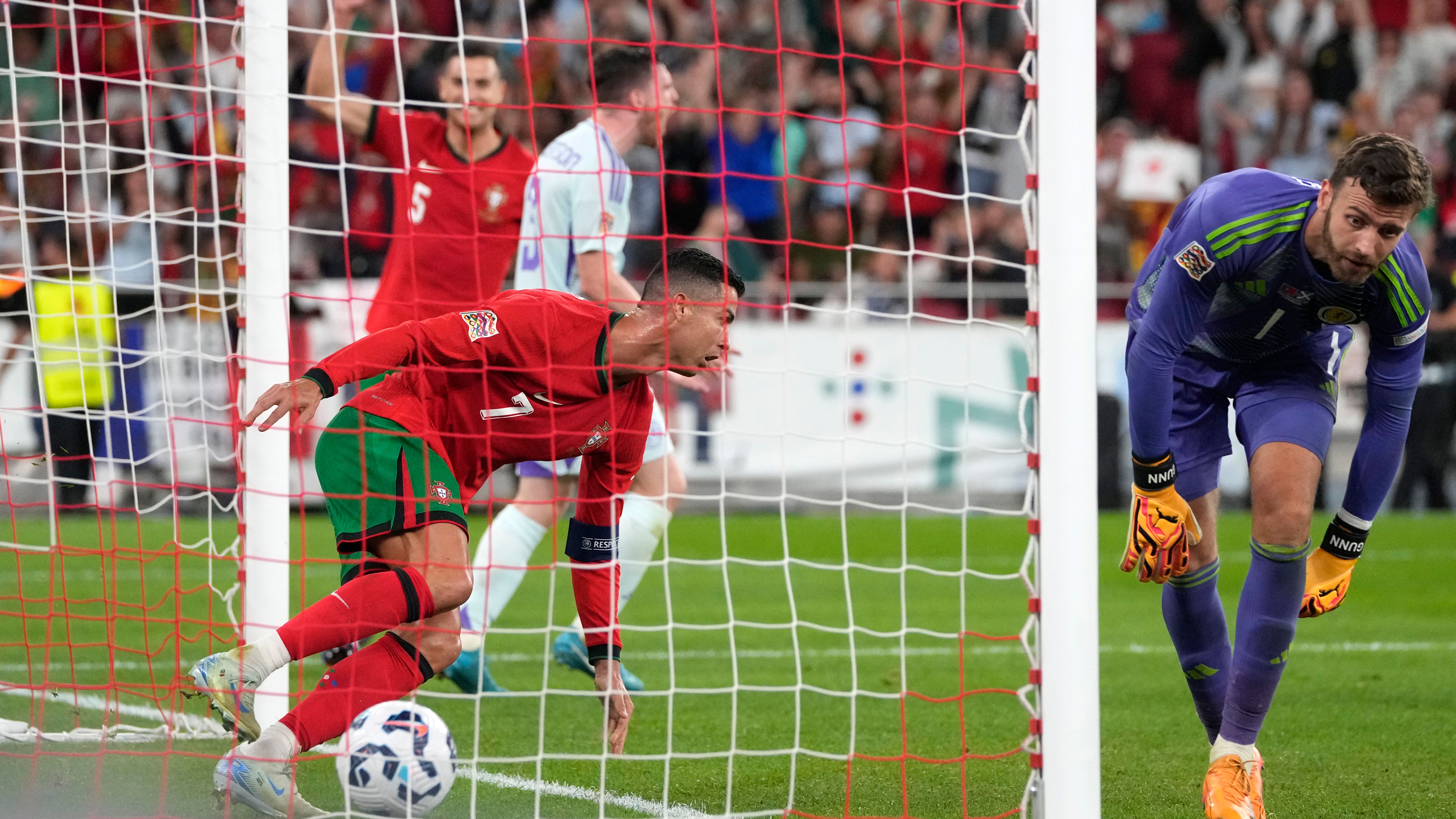 Cristiano Ronaldo?s late winner breaks Scotland resistance in Lisbon