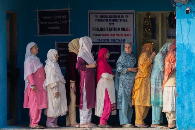 Kashmiri women queue up at a polling booth