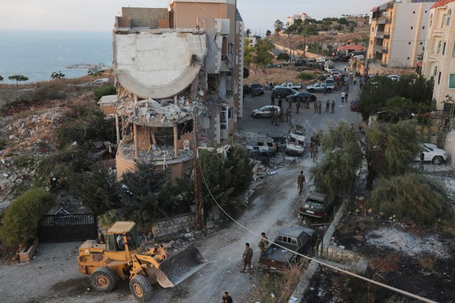 Soldiers around a destroyed building