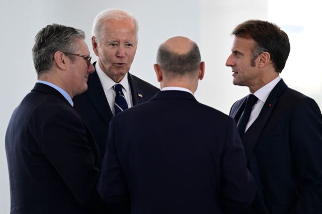 Sir Keir Starmer, Joe Biden, Olaf Scholz and Emmanuel Macron talk together