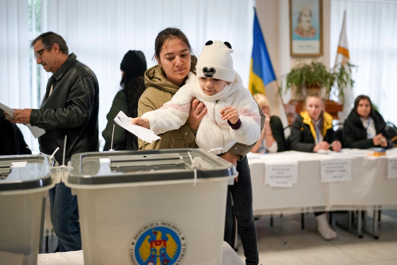 Moldovans Vote For New President And Decide On Eu Path This Is Local