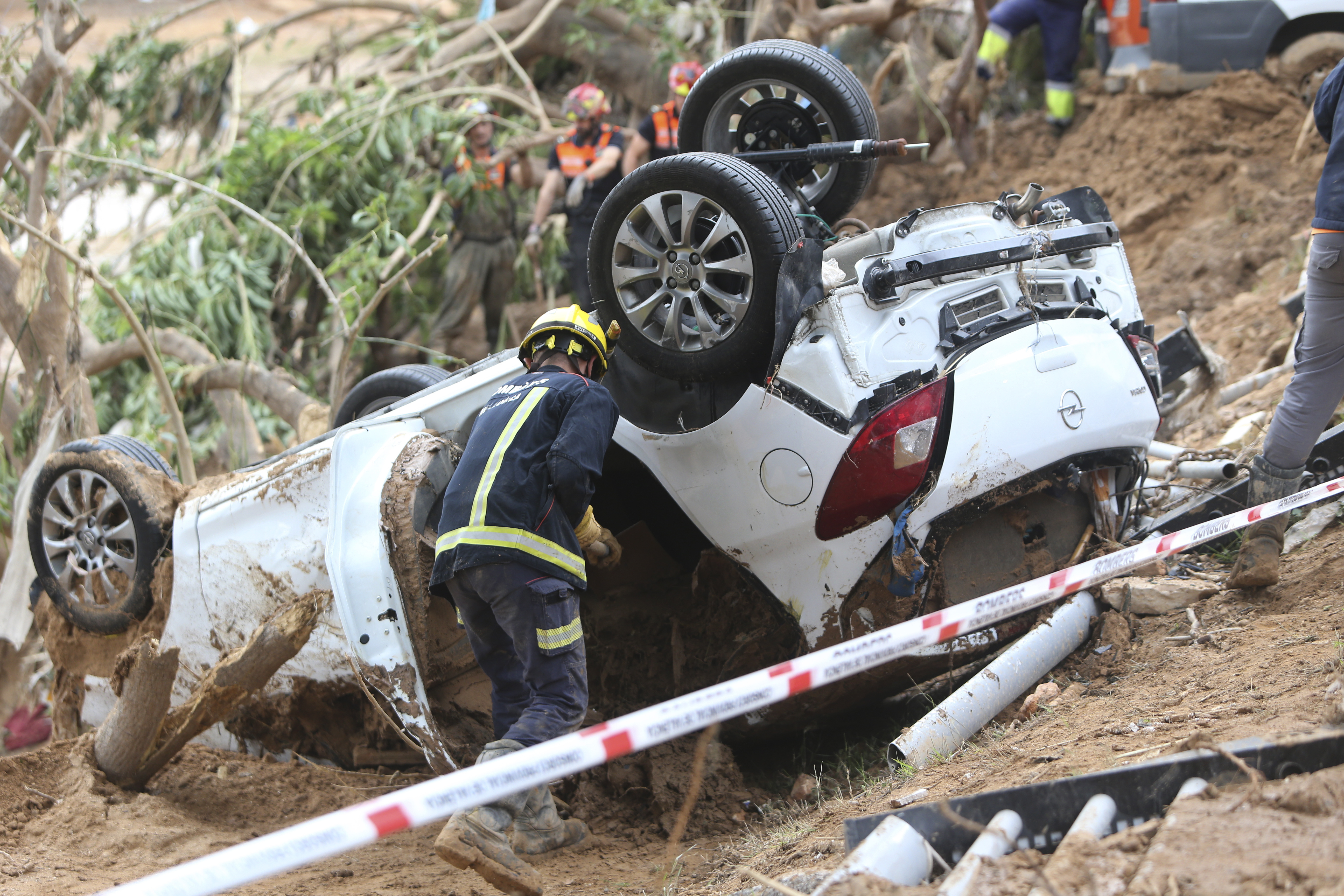 Angry Flood Survivors Hurl Mud And Insults At Spain’s King Felipe VI ...