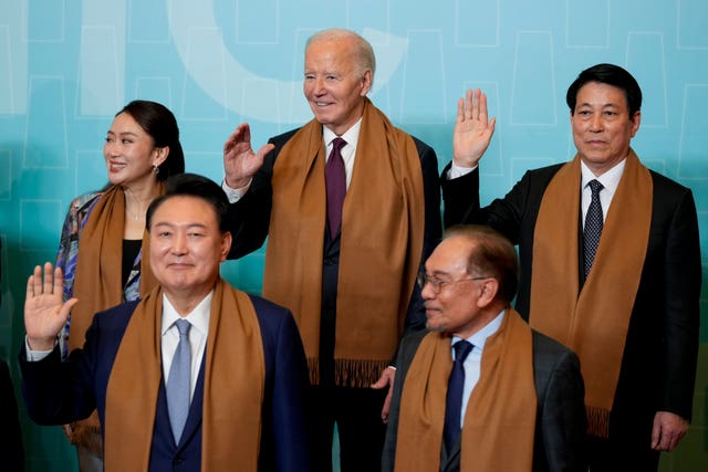 Leaders’ group photo at the Asia-Pacific Economic Co-operation summit