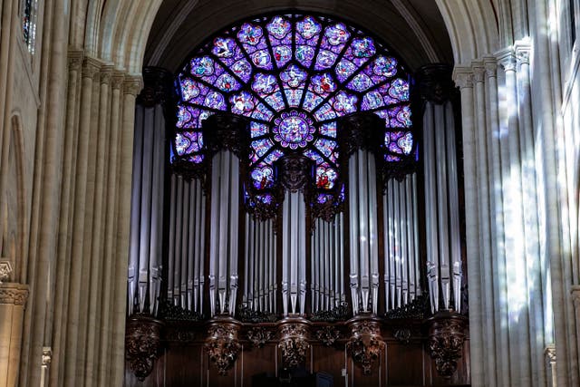 The western Rose window and the organ of Notre Dame