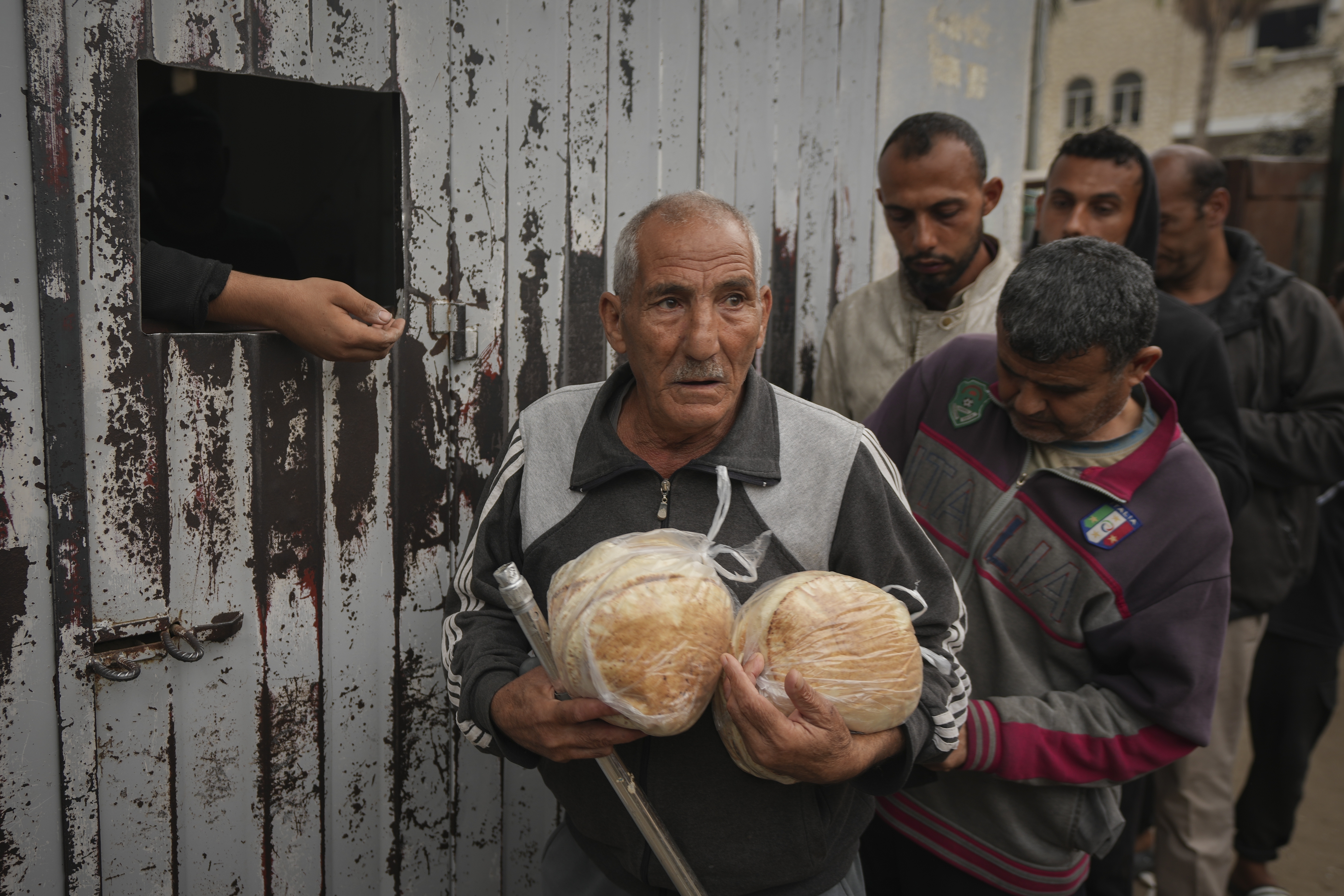 Three Die In Overcrowding Outside Gaza Bakery Amid Food Shortage ...