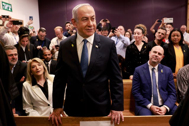 Benjamin Netanyahu in court surrounded by people