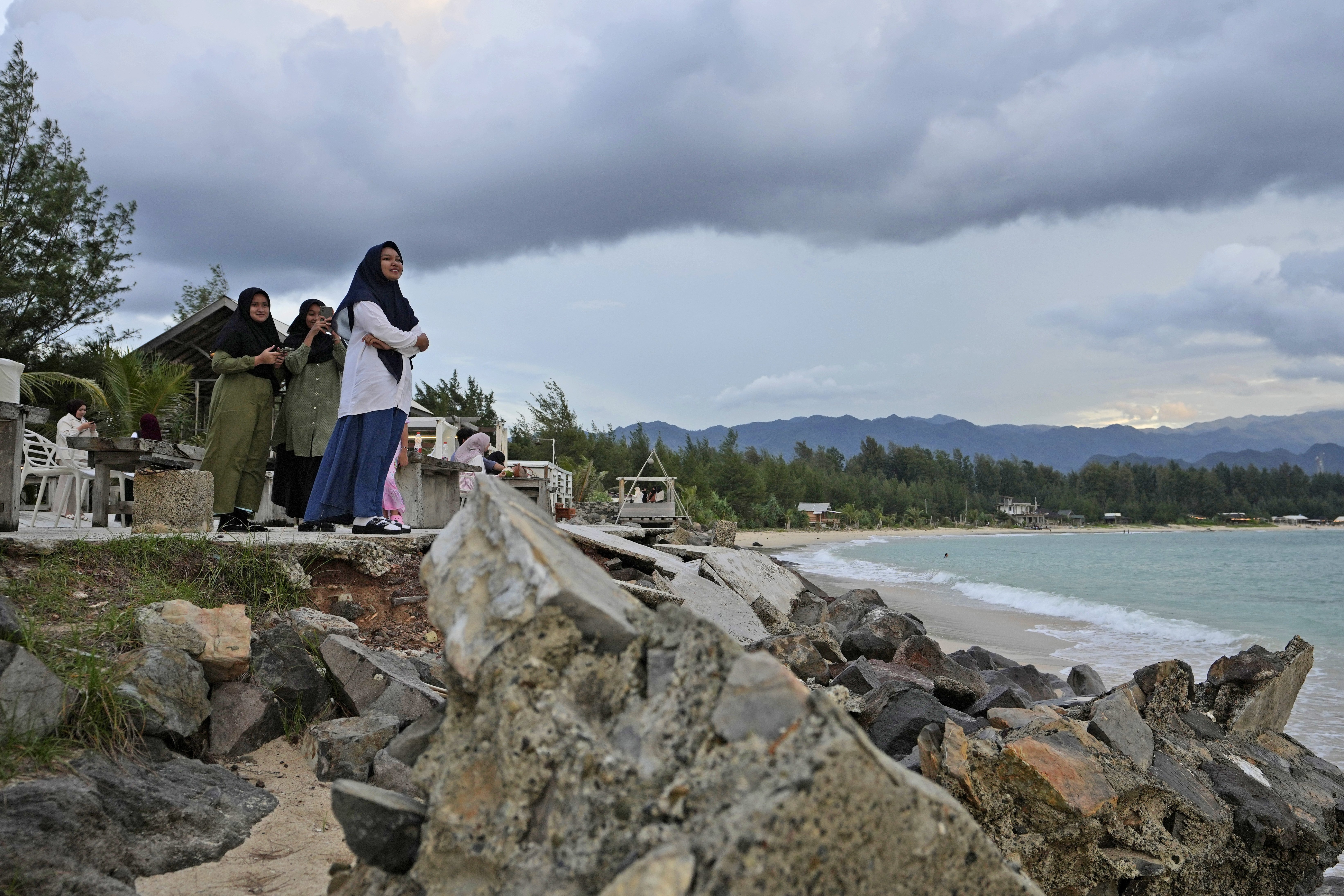 Prayers And Tears Mark 20 Years Since Devastating Indian Ocean Tsunami ...