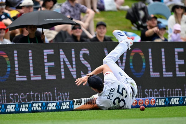 Matthew Potts dives on the boundary to stop four