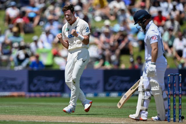 Matt Henry celebrates a wicket