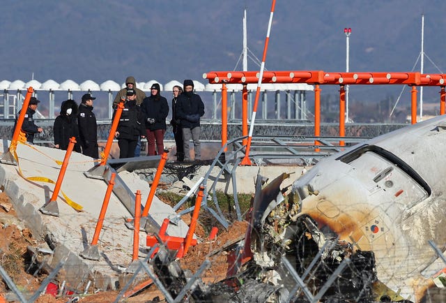 US experts survey the plane wreckage