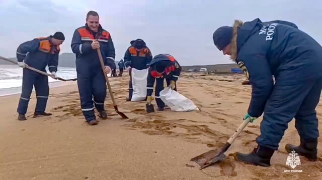 Workers help clean up the spill 