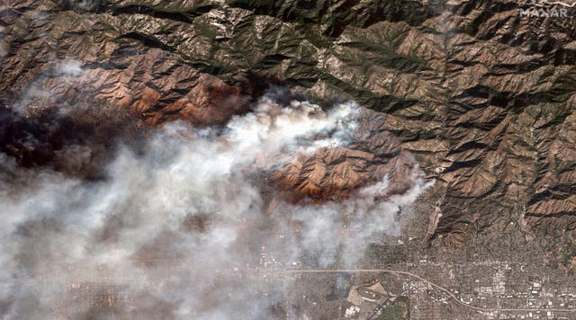 Satellite image showing the Eaton fire burning in and near Altadena 