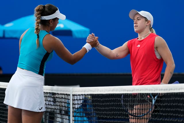 Sonay Kartal, right, shakes hands with Jessica Bouzas Maneiro 