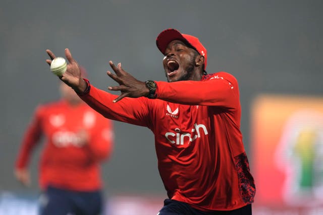 Jofra Archer drops a catch 