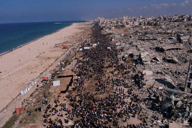 Displaced Palestinians return to their homes in the northern Gaza Strip 